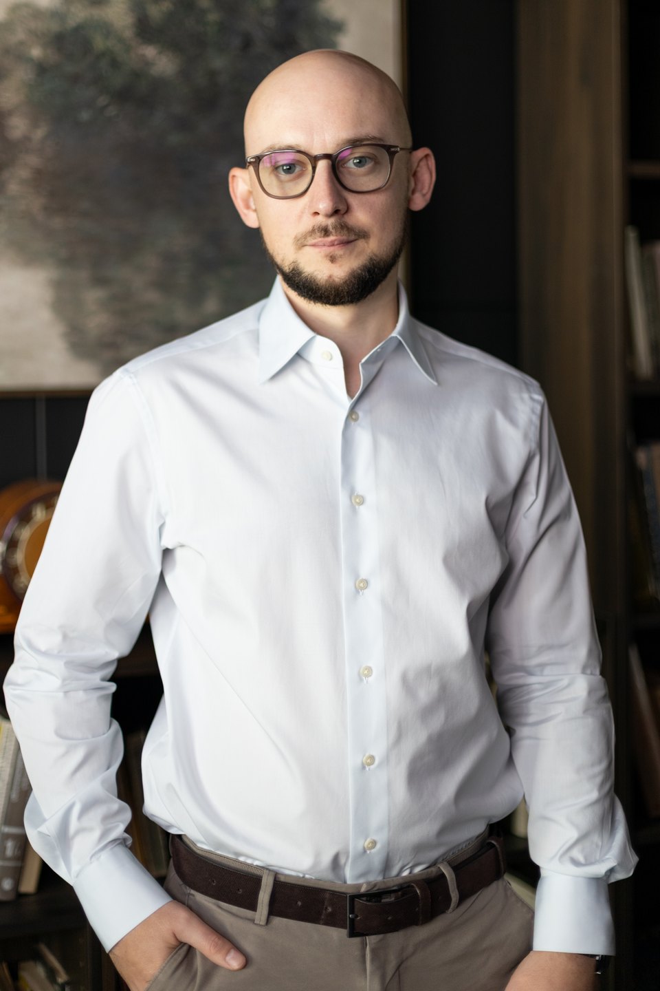 Jędrzej Anuszkiewicz-Michałek w jasnej koszuli